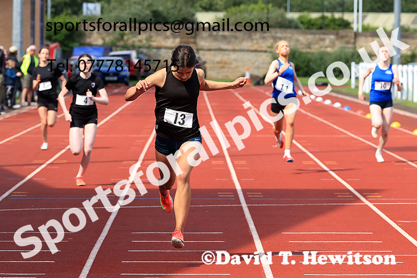 Girls 200 metres, 2025 Northumberland Schools Track and Fields, Wentworth, Hexham. Photo: David T. Hewitson/Sports for All Pics